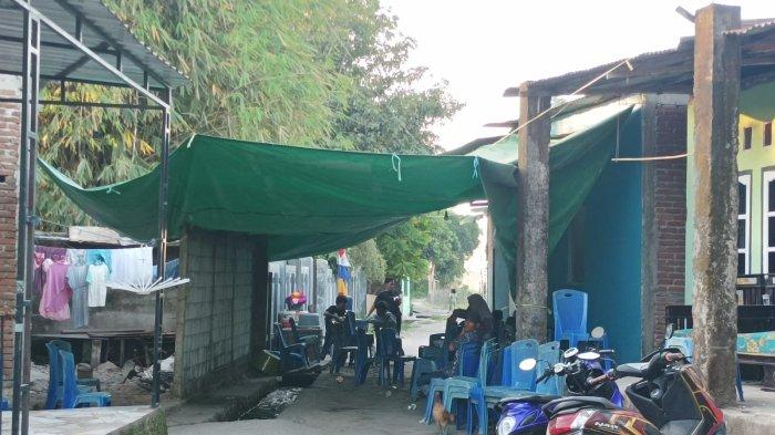 Suasana rumah duka korban pembusuran dan penganiayaan Dusun Punaga, Desa Maradekaya Kecamatan Bajeng, Gowa, Sulsel, Jumat (16/8/2024).