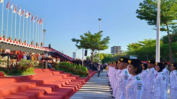 Suasana upacara HUT ke 79 RI di Pantai Losari Jl Penghibur, Sabtu (17/8/2024). 