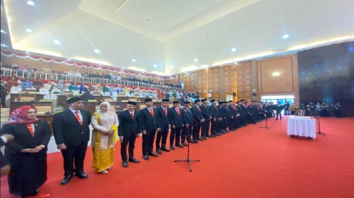 Susana pelantikan 30 Anggota DPRD Sinjai di ruang paripurna gedung DPRD Sinjai, Kelurahan Allehanuae, Kecamatan Sinjai Utara, Kabupaten Sinjai, Sulawesi Selatan (20/11/2024).