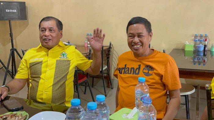 Syamsuddin Hamid makan siang bareng AM Nurdin Halid di Pangkep Senin (31/7/2023). Meski jadi rival di arena Pileg 2024, keduanya tetap menjaga hubungan persahabatan.