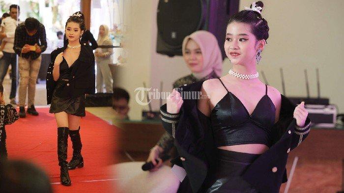 Peserta kategori remaja berpose saat mengikuti lomba pemilihan top model eleganza tahun 2024 yang berlangsung di Hotel Four Points by Sheraton Makassar, Jl Andi Djemma, Makassar, Sabtu (298/06/2024).