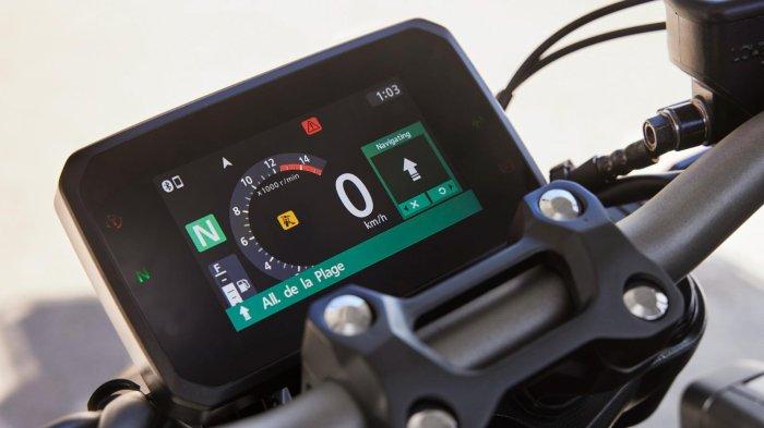 PANEL METER - Tampilan layar panel meter Neo Sport Café Honda CB650R. Dalam penyegaran CB650R, dibekali panel meter digital 5 inci berteknologi TFT yang terintegrasi dengan Honda RoadSync.