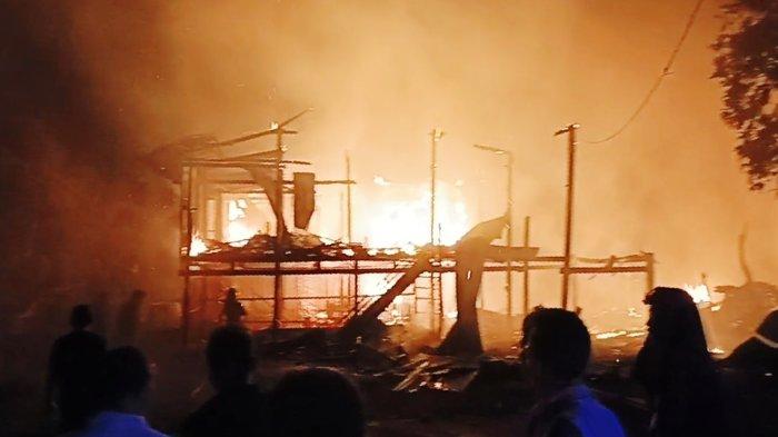 Tangkapan layar kebakaran tiga rumah di Lingkungan Tamarunang, Kelurahan Pabiringa, Kecamatan Binamu, Kabupaten Jeneponto, Sulawesi Selatan (Sulsel), Kamis (12/9/2024).