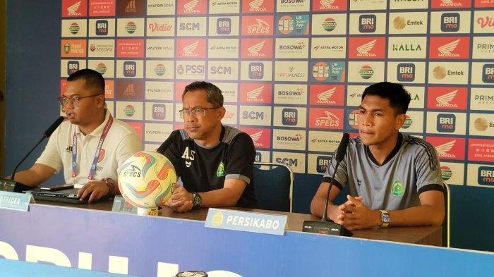 Pelatih Persikabo 1973 Aji Santoso dan pemain Frengky Missa