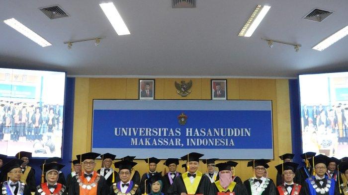Tiga Guru Besar Baru Unhas dikukuhkan Prof Jamaluddin Jompa di Ruang Senat, Rektorat Unhas pada Jumat (30/8/2024)