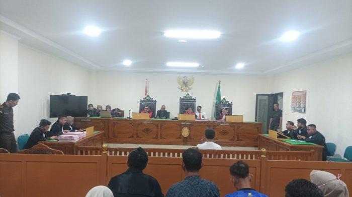 UANG PALSU - Delapan terdakwa uang palsu jalani sidang di PN Sungguminasa, Gowa, Rabu (7/5/2025). Agenda sidang terbagi antara dakwaan dan pembuktian.