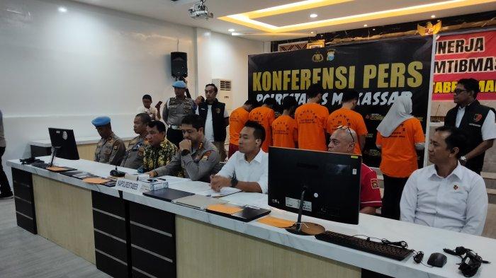 JOKI UTBK - Polrestabes Makassar merilis pengungkapan sindikat joki UTBK SBMPTN Unhas dengan menghadirkan enam pelaku di Mapolrestabes Makassar, Jl Ahmad Yani, Kecamatan Wajo, Kota Makassar, Rabu (7/5/2025).