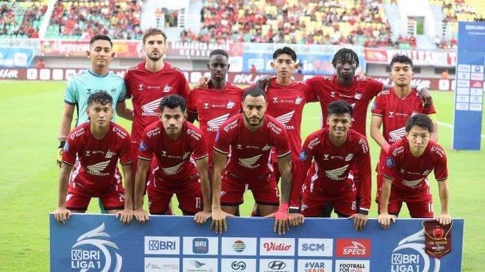 WASIT ASING - Starting eleven PSM Makassar saat melawan Barito Putera pada pekan 32 Liga 1 2024/2025 di Stadion BJ Habibie, Parepare, Sabtu (10/5/2025). PSM Makassar meminta wasit asing memimpin pertandingan melawan Barito Putera pada pekan 33 Liga 1 di Stadion Demang Lehman, Martapura, Kalimantan Selatan, Sabtu (17/5/2025).