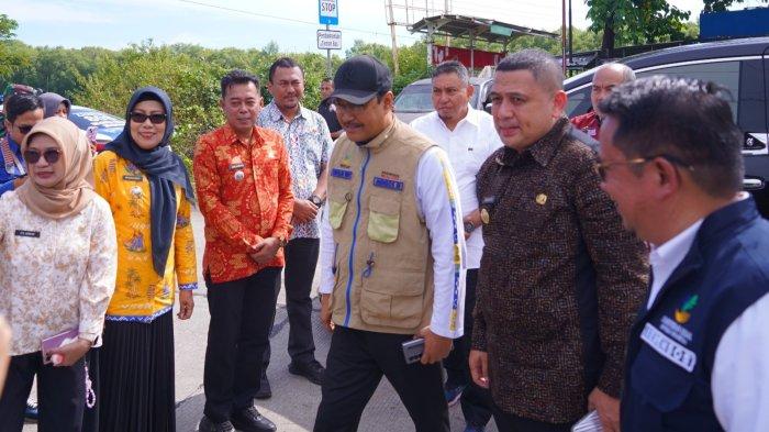 PEMKOT MAKASSAR- Wali Kota Makassar Munafri Arifuddin Dampingi Mensos Gus Ipul Tinjau Lahan Sekolah Rakyat di Kawasan Untia, Kota Makassar, Kamis (8/5/2025).