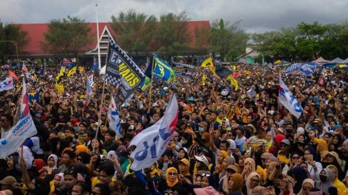 Warga Jeneponto tumpah ruah di Lapangan Passamaturukang Jeneponto, Senin (18/11/2024) lalu.
