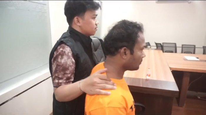 Warga Negara Myanmar Muhammad Yamin (28) terduga pelaku rudapaksa anak saat diamankan di Satreskrim Polrestabes Makassar, Kamis (18/7/2024).