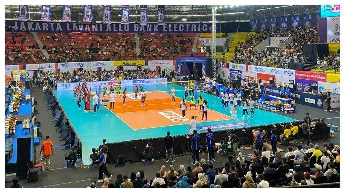 Warming up para pemain pada pertandingan Proliga 2024 antara Bandung BJB Tandamata vs Jakarta BIN di GOR Amongrogo, Yogyakarta, Sabtu (27/4/2024).