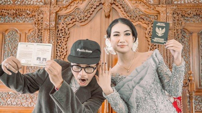 ILUSTRASI NIKAH - Tren menikah di KUA makin populer di kalangan pasangan muda. Di Luwu, 64 pasangan memilih akad nikah tanpa resepsi mewah dalam tiga bulan terakhir. Fenomena ini menjadi sorotan setelah sejumlah pengguna platform X berbagi pengalaman mereka, seperti yang diunggah akun @odongpejjj pada 28 Januari 2023.