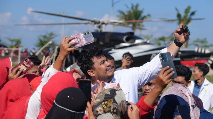 Calon Ketua Umum BPD HIPMI Sulsel, Andi Amar Sulaiman melakukan roadshow ke babupaten bulukumba, Sulsel, Jumat (16/8/2024). Andi Amar Sulaiman terbang menggunakan helikopter pribadinya dari Makassar menuju Bulukumba. Kegiatan ini merupakan bagian dari roadshow visi dan misi Andi Amar kelak diamanahkan sebagai Ketua BPD HIPMI Sulsel.