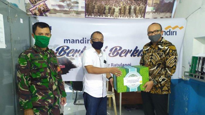 Bank Mandiri Area Makassar Ratulangi Berikan Sembako ke Warga Terkena