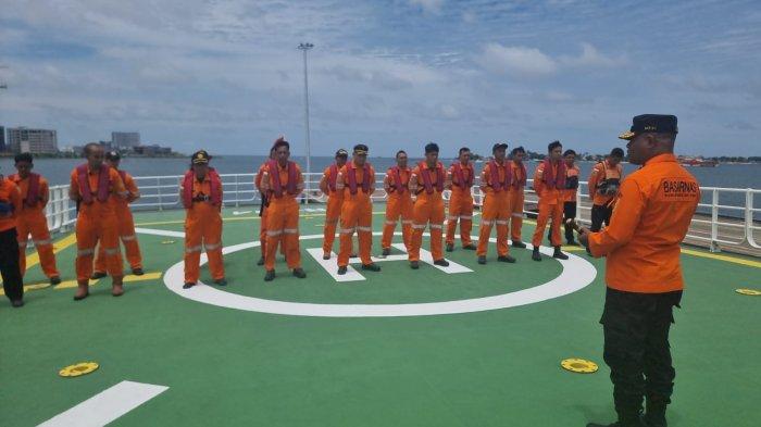 Basarnas Makassar Kerahkan KN SAR Kamajaya 104 bantu pencarian ABK Kapal Dewi Jaya atau Yuiee Jaya 2 yang Tenggelam di Sekitar Perairan Selayar.
 