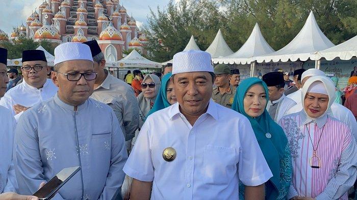 Pj Gubernur Bahtiar bersama Wali Kota Makassar Danny Pomanto di Kawasan Masjid 99 Kubah