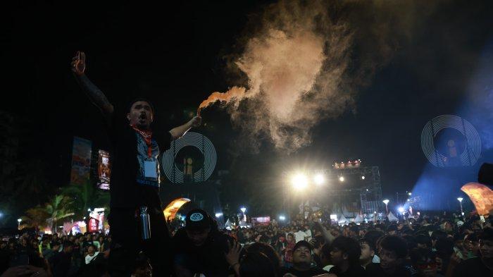 Suasana panggung di zona 4 Fusion Music F8 Makassar Pantai Losari Jl Penghibur, Sabtu (27/7/2024)