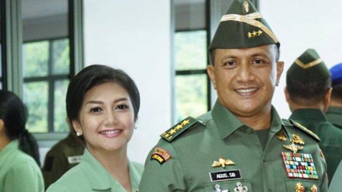 Agus Surya Bakti saat ini menjabat Komisaris Utama PT Antam Tbk. 