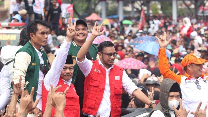 Suasana kampanye akbar paslon Bupati-Wakil Bupati Jeneponto nomor urut 3, Muhammad Sarif dan Moch Noer Alim Qalby di di Lapangan Pastur, Kecamatan Binamu, Kabupaten Jeneponto, Sulawesi Selatan (Sulsel), Kamis (21/11/2024). Kampanye Akbar ini dihadiri 93 ribu simpatisan
 