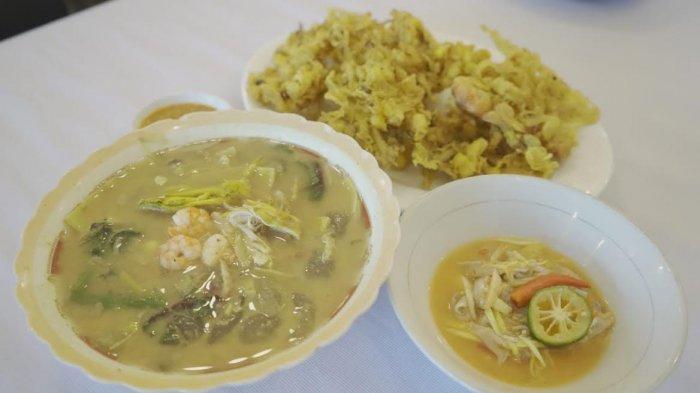 Kapurung ala Rumah Makan (RM) Aroma Palopo. Aroma Palopo beralamat di Jl Pengayoman, Ruko Mirah blok D2, Makassar.