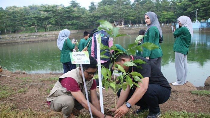 Huadi Group ikut mengambil peran dalam kolaborasi selamatkan alam semesta di momentum Hari Bumi Sedunia yang dirangkaikan dengan penanaman pohon serentak di 24 Kabupaten Kota se-Sulsel.