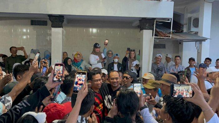 Suasana konvoi pasangan Trisal-Akhmad usai dinyatakan unggul berdasarkan Quick Count
 
