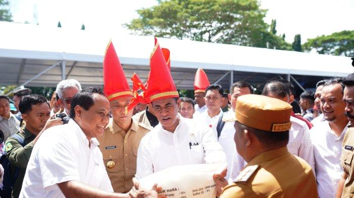 Pupuk Subsidi di Desa Rias Toboali Ludes Usai Harga Turun, Mentan Amran Ingatkan Distributor