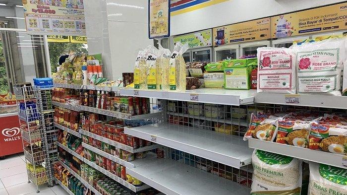 Tak Hanya Emak-emak, Bapak-bapak Juga Berburu Minyak Goreng Murah di