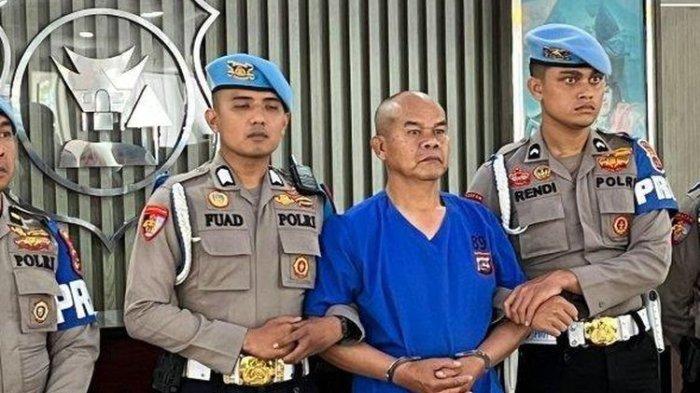 Tersangka pembunuhan AKP Dadang Iskandar ternyata menembaki rumah dinas Kapolres Solok Selatan AKBP Arief Mukti. 

Motif masih misterius.
