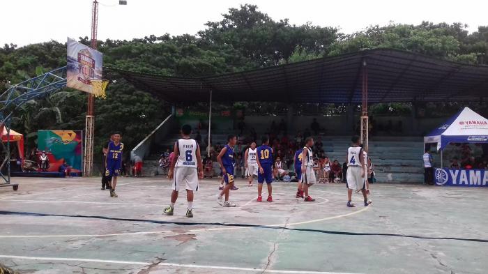 Tim Basket SMPN 24 Makassar Taklukkan MTsN Model - Tribun-timur.com
