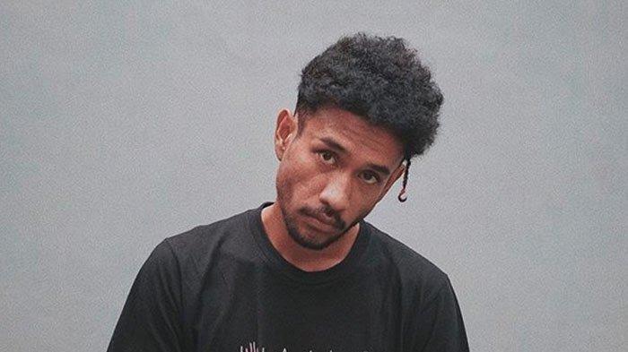 Musisi, Teddy Adhitya berkolaborasi dengan musisi asal Singapura Sezairi Sezali dalam program Music Matters Live From Home (MMLFH), yang diluncurkan oleh Branded Ltd dan Singapore Tourism Board. 