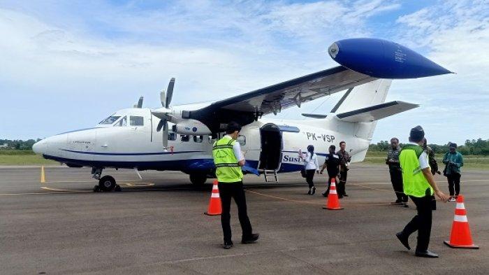 Pesawat milik maskapai Susi Air bertipe PK-VSP model 8A066F dengan nomor registrasi LET 410 UVP-E20 di Bandara Arung Palakka, Kabupaten Bone, Sulawesi Selatan.