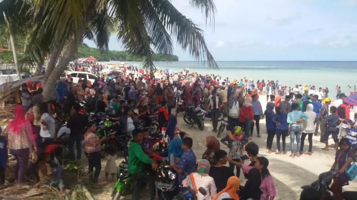 Pantai Samboang, Bulukumba, Sulawesi Selatan.