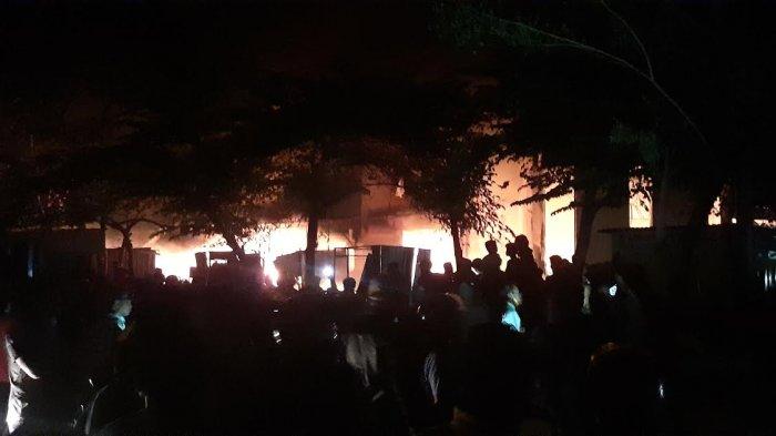 Pasar Karisa Kabupaten Jeneponto, Sulawesi Selatan hangus dilalap api, Jumat (25/9/2020).