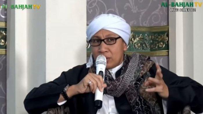 Hukum Hubungan Suami Istri Tanpa Sehelai Benang, Buya Yahya Jelaskan