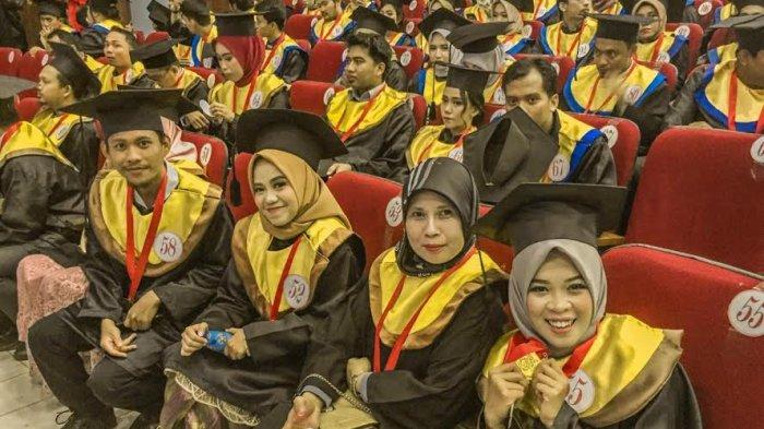 Peserta Wisuda Unhas di Baruga AP Pettarani, Kampus Unhas Tamalanrea, Makassar, Kamis ( 692019)