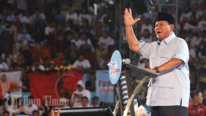 Calon presiden nomor urut 2 Prabowo Subianto menyampaikan orasi politik pada silaturahmi relawan Prabowo-Gibran se-Sulawesi Selatan di GOR Sudiang, Makassar, Jumat (2/2/2024). Dalam kesempatan tersebut Prabowo Subianto menyampaikan visi, misi, program kerja serta meminta relawan untuk memenangkan pasangan capres dan cawapres nomor urut 2 pada Pilpres 2024