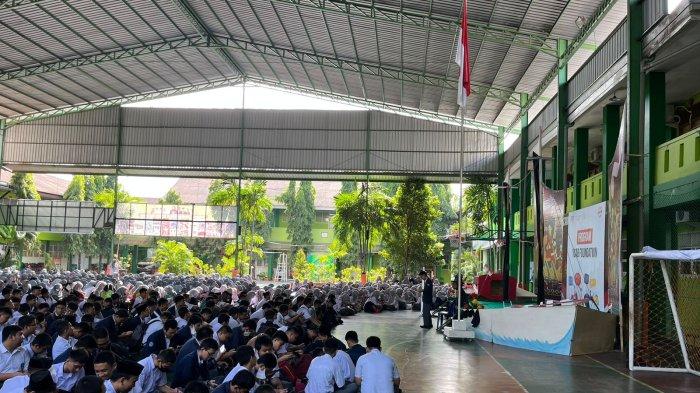 YCAB Ajak Siswa-siswi MAN 2 Makassar Kenali 5 Profesi Dasar Digital