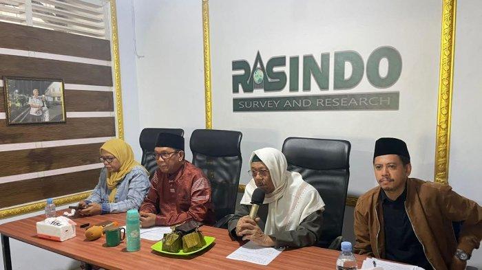 Syekh Sayyid Abd Rahim Assegaf (Puang Makka) resmi mengundurkan diri dari Pengurus Besar Nahdlatul Ulama (PBNU). Pengumuman pengunduran diri disampaikan dari Rahim Assegaf (Ras) Center, Jl Baji Bicara pada Selasa (10/12/2024) siang. Puang Makka mengundurkan diri dari Mustasyar PBNU, dengan alasan kesehatan, kegiatan keluarga, dan faktor usia. Namun, komitmennya pada NU tetap kuat.
