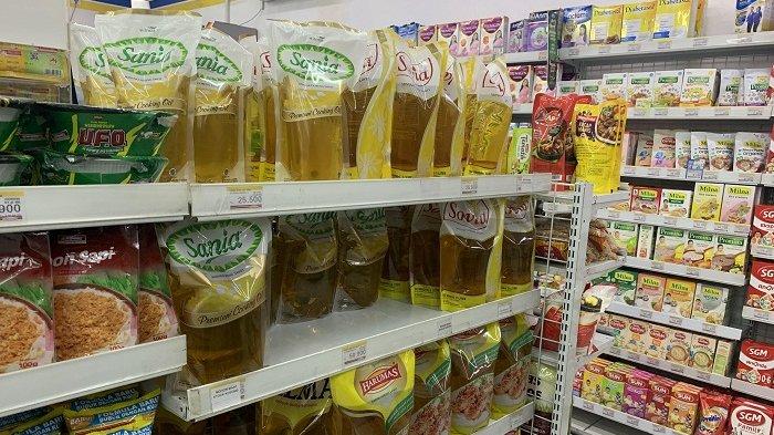 Stok Minyak Goreng di Minimarket di Makassar Aman, Ini Daftar Harganya
