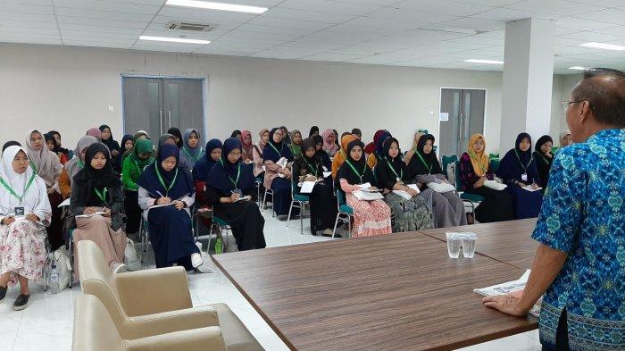 Kohati Hmi Cabang Makassar Ajak 55 Peserta Lkk Sambangi Tribun Timur