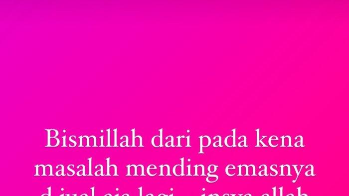 Status Mira Hayati dengan latar pink dan font putih di akun @mirahayati29 (Instagram/mirahayati29)