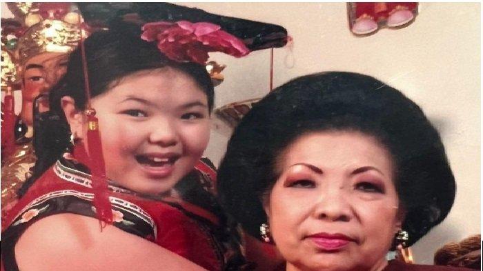 Karier Tina Toon di dunia hiburan bermula sejak sang Oma, Ana Setiawati rajin mengajak Tina mengikuti lomba menyanyi.