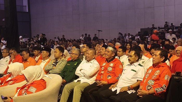Deretan tokoh berpengaruh mengawal Pasangan Calon Gubernur dan Wakil Gubernur Sulsel Danny Pomanto-Azhar Arsyad dalam debat perdana Pemilihan Gubernur Sulsel di Hotel Four Poin Makassar Jl Andi Djemma, pukul 20.00 wita, Senin (28/10/2024).