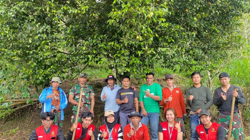 Mahasiswa KKN Unhas Ajar Murid SDN 5 Wanio Sidrap Rajin Nabung -  Tribun-timur.com