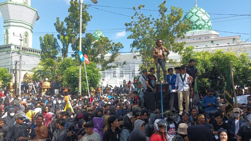 'Hidup Sudah Berat, Pajak Naik Lagi' Ribuan Warga Bone Demo Depan Kantor Bupati