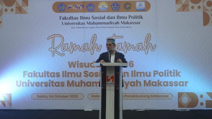 Di Depan Wisudawan FISIP Unismuh, Deng Ical Tantang Berkarya di Dunia Nyata