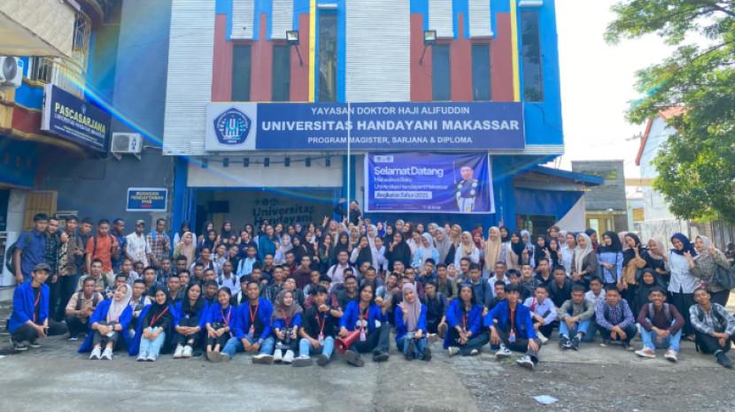 Pra-PKKMB Universitas Handayani Makassar Tanamkan Semangat dan Kebersamaan Mahasiswa Baru
