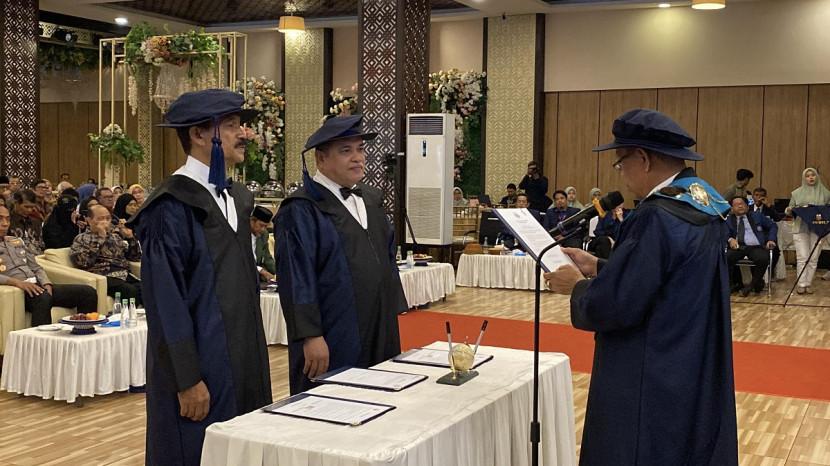 Prof Murshal Manaf dan Prof Thamrin Abduh Resmi Jadi Guru Besar Unibos